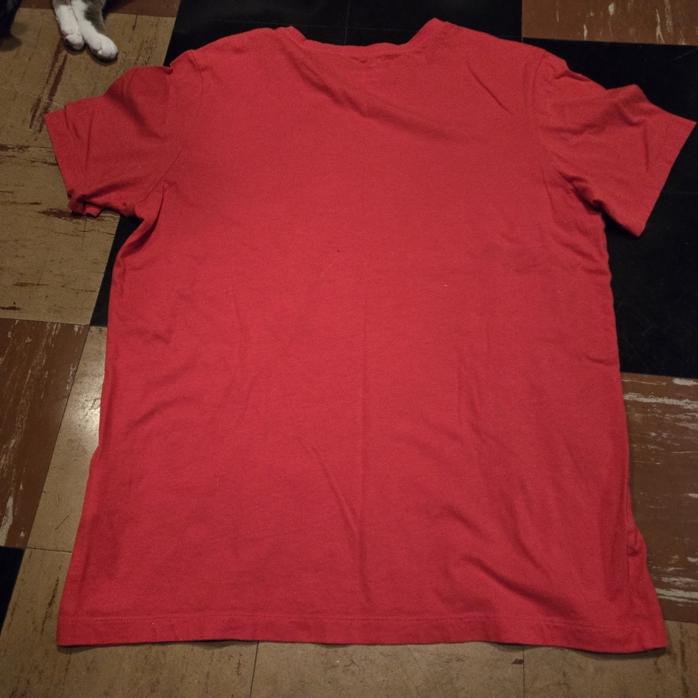 Nike Tee red white black in a mens size Large LIKE NEW - Picture 4 of 5